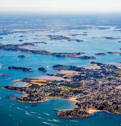 vue aerienne du golfe du morbihan